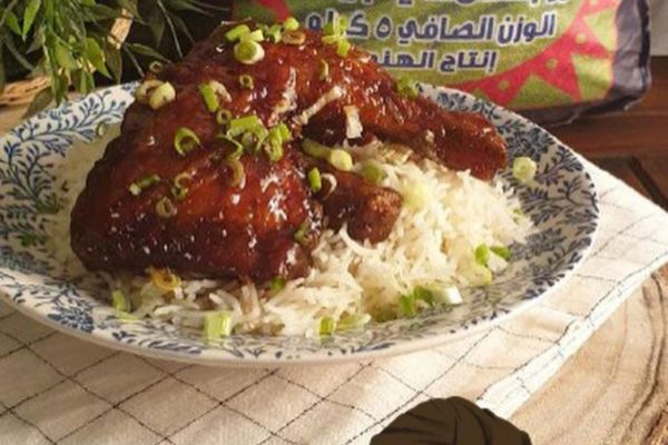 Fried chicken with soy and white rice.